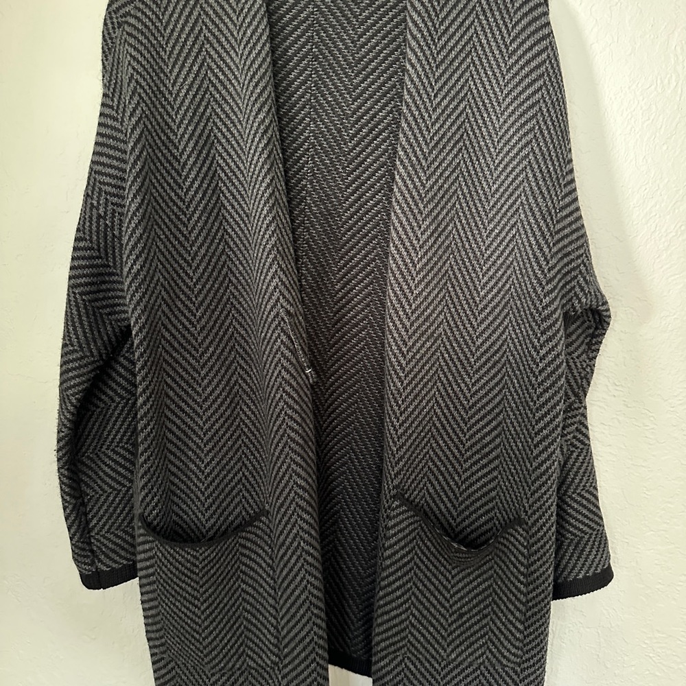 Beautiful Herring Bone Pattern Sweater - image 2